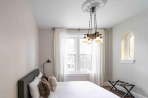 Spacious 5-BR Renovated Home-10 min drive to DT